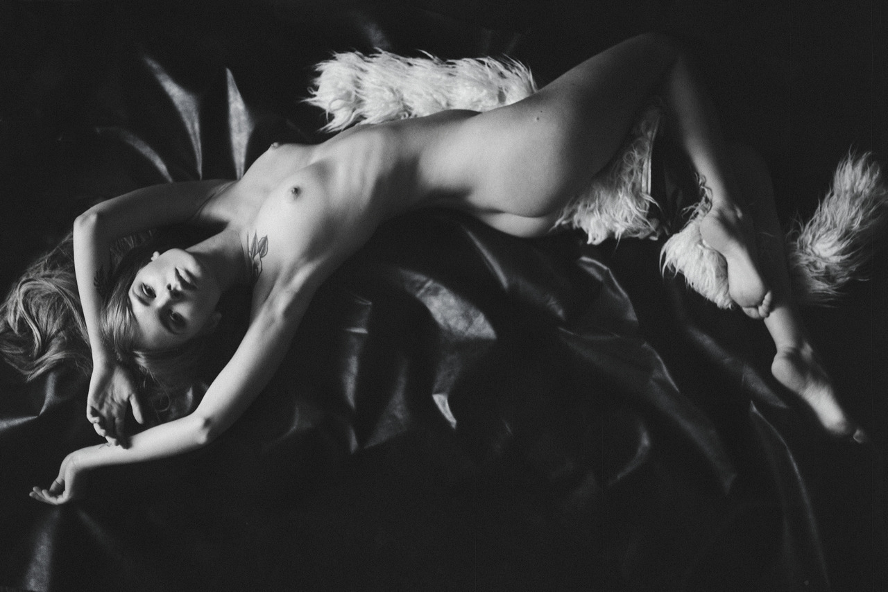 b-authentique:   Satin Popalam - photographer  Keep reading
