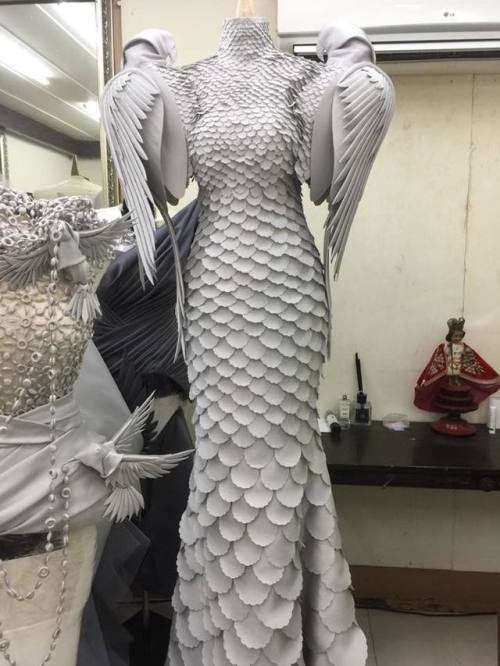 leeveemealone:tryclops:sartorialadventure:Fashions by Cary Santiagothe winged designs are his take o