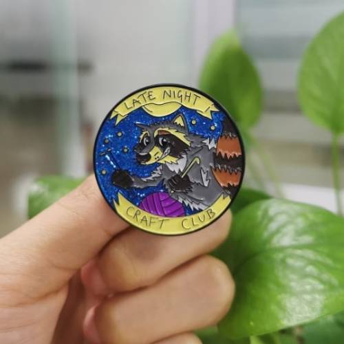 Trash panda crafters unite! This is the other brand new #enamelpins design by @anebulouspurpose! Cur