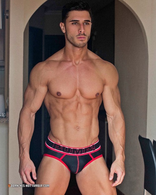 damn-hes-hot:  DAMN HE’S HOT! Follow for daily pics of hot men Twitter: https://twitter.com/damn_hes_hot Tumblr: https://damn-hes-hot.tumblr.com