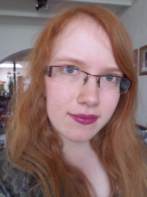 ghostlyherbert:I thought I’d try out this new lipstick, since I’m procrastinating from actually impo