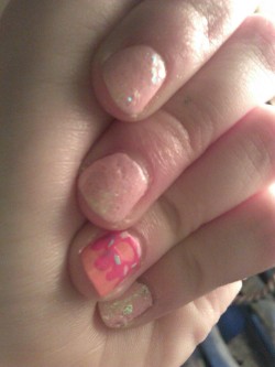 Hahaha donut nails  I wish I had some of