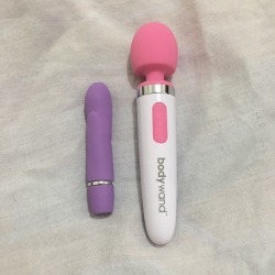 porncute:  Daddy got me new toys 💗💦