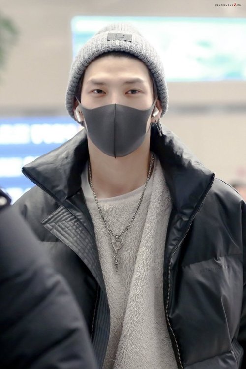 chained-up-taekwoon:© VIXX_Rendezvous | DO NOT EDIT