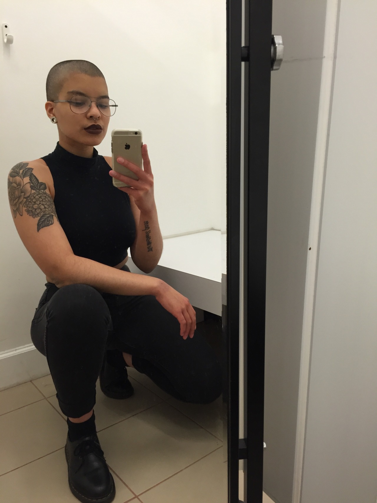 nirv-asana:  I’ve decided that I’m the black and genderless version of negasonic