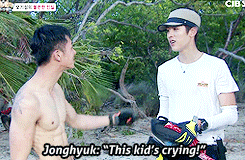  Sungyeol who’d rather be bitten by all of those mosquitoes than see his hyung