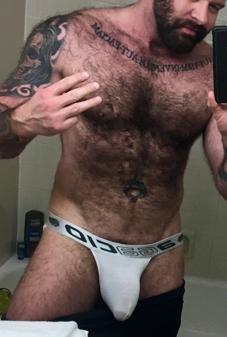 dirtbagfun: pichasculosandpanochas:  hungryforbears:  Tiene un pinga tan fucking