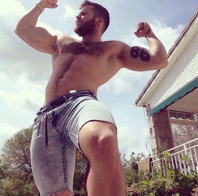 Follow my two hairy men blogs:http://sambrcln.tumblr.comhttp://hairysex.tumblr.com