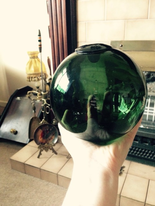 gothicmarquise:vinceaddams:gothicmarquise:Look at this great object we found! It’s hollow with no op