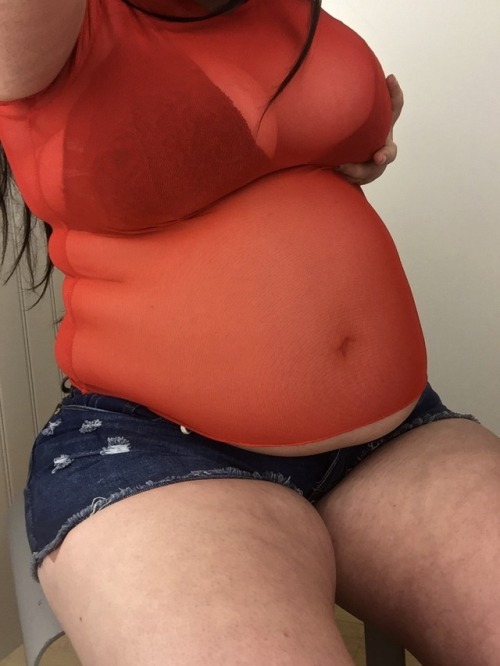 sb131:  sb131:This fatty loves tight clothes that show off her belly hang, love handles, stretch marks, rolls, cellulite, and thick thighs. The best time for me to try on clothes is after a big stuffing just to see how fat the outfit will really make