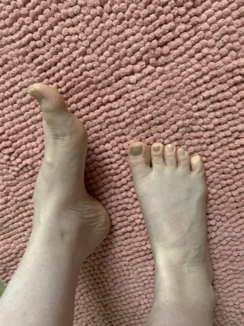 Made a discord server for anyone interested in private feet pics, videos + humiliation ♡ Kik: crashd