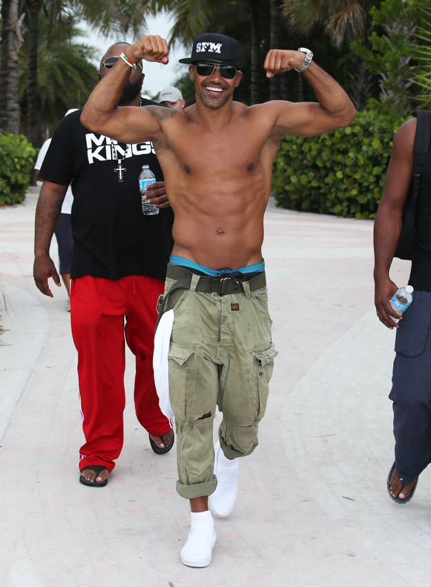 justjasper:  A Brief History Of Shemar Moore Walking On The Beach 