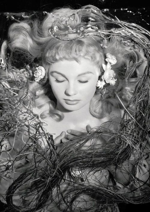 Jean Simmons (1929-2010) as Ophelia in Hamlet (1948)