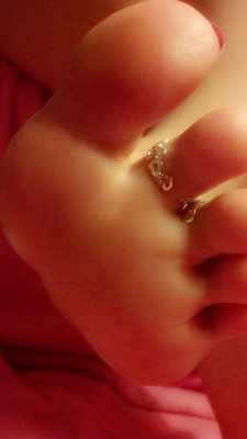 toe-tastic:  Wanna see more then the soles