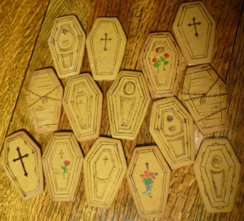 vinceaddams: I am very pleased with the gingerbread coffins I made yesterday. I used gothiccharmscho