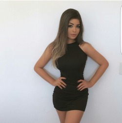 hotbabepics: Sexy little black dress More