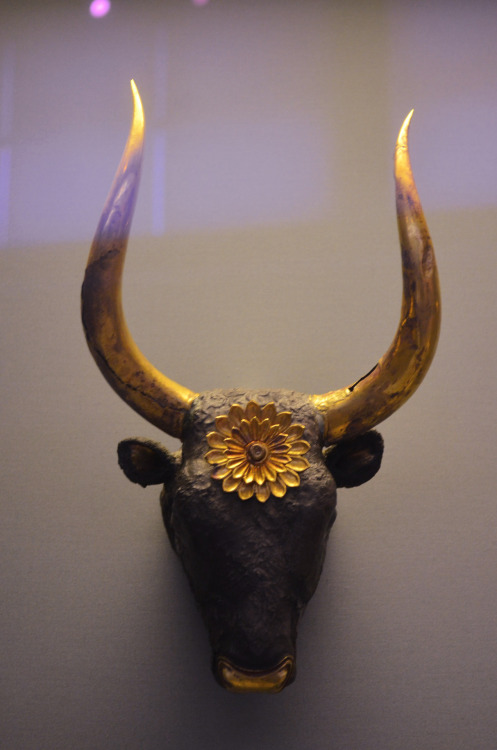 greek-museums: National Archaeological Museum / Archaeological Site of Mycenae: Silver rhyton in the