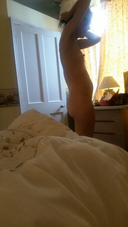 yestryitall:  myunsuspectingwife:  All comments welcome guys…. Very unsuspecting,  she’ll kill me if she’d know   Great nips nice ass. I’d love to to meet her in person