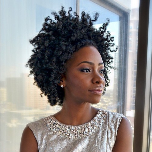 carnapptural:  securelyinsecure:  Teyonah Parris“It feels good to be a role model for little girls who don’t often see  natural hair on the red carpet. I’ve wanted to be an actress my whole  life and the none of the women I aspired to be like had