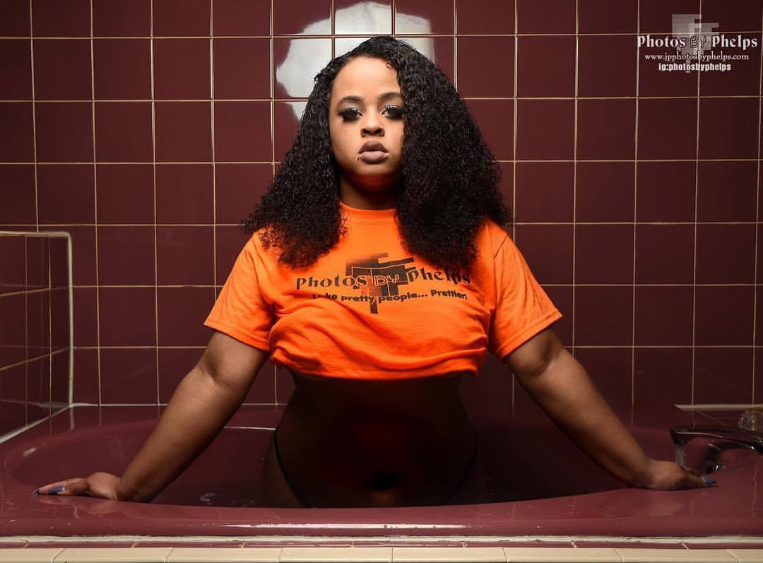 Model Deja @dejanaturallightskin23 rocking a Photos By Phelps shirt printed by @damesarts