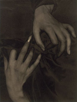 afroui:  George O'Keeffe | Hands &amp; Thimble 1920