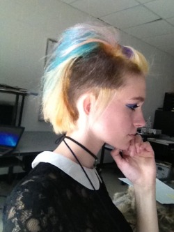 fyeahmohawks:  Recently dyed my hawk. Now