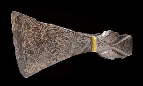 coolartefact:Silver-inlaid axehead in the Mammen style, AD 900s. Jutland, Denmark. Source: i