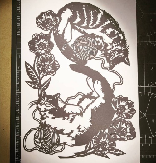 Super cute pattern from the Japanese paper cutting book I got a few Christmases ago. #cat #cats #pap