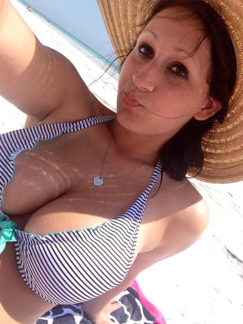 thebustygirl:Beach Day porn pictures