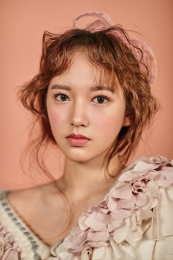 wjsndaily:  [PIC] 161125 Hair Stylist naver blog update with Cheng Xiao for Marie Claire december issue   