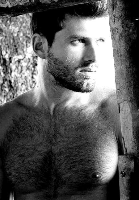 ram2it:  keepingitclazzy:  Amazing…  A great set of hairy pecs… 