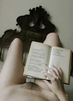 bibliotecaerotica:  Que Bonito es Leer…