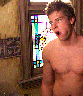 lyrcbelacqua:  Lady’s a Charm (Weeds 4x02).