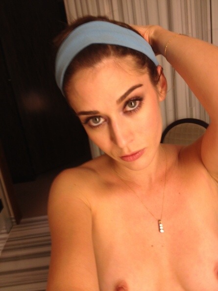 10tripledeuce:  Leaked! Lizzy Caplan hits the bottle for some liquid courage to take