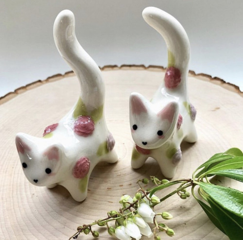 fairy-humor: ceramic cats by @/studiomimmiceramics on instagram!