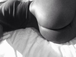nastyynova:  waking up to lovely submissions like this make my day 😚🍑✨