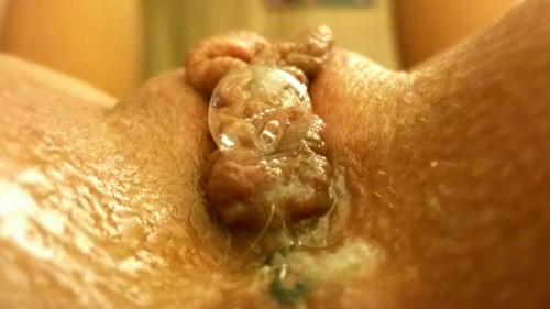 dysfunctional-amateurs:  Pussy bubbles ;)