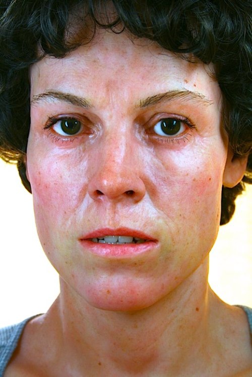 lospaziobianco:  Ultra-Realistic Ellen Ripley Bust Sculpture From ‘Aliens’ by Steve Scotts via 