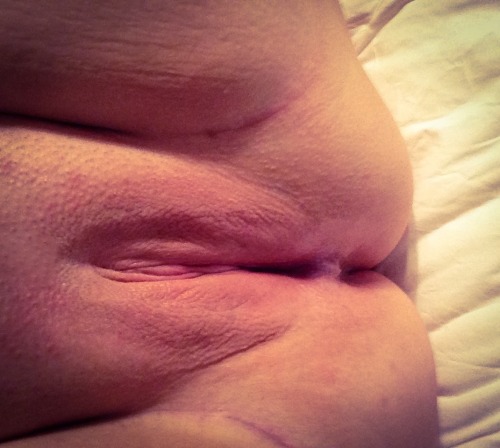 luvpattyscakes:  Afternoon pussy… REALLY wet and dying for Hubs to fill it. ❤️️️️Mrs C 