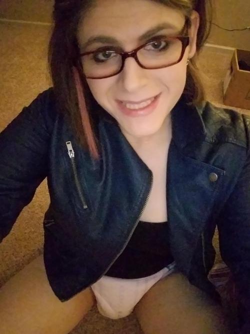 sophias-ageplay:Even when adulting, I’m still a little. 