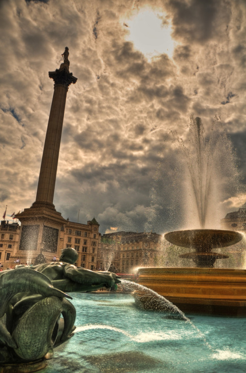breathtakingdestinations:  Trafalgar Square - London - England (von mendhak)