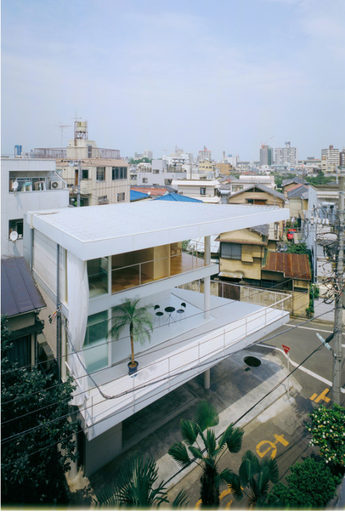 CURTAIN WALL HOUSETokyo, Japan1995By Shigeru Ban ArchitectsThe client of this house has long enjoyed