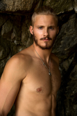 thebeautyofmalebodies:  alexander ludwig