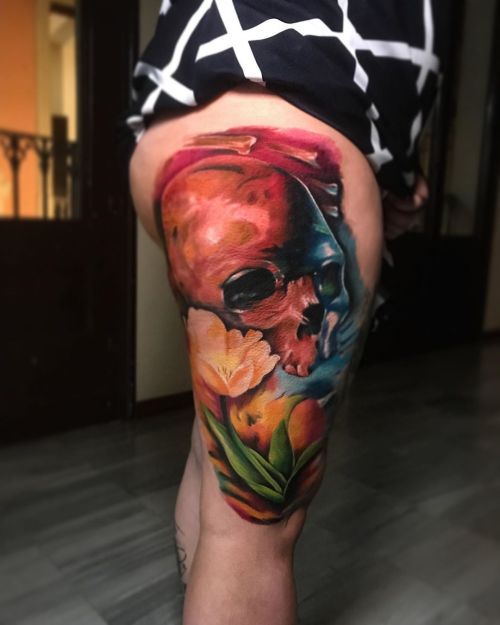 💀✖️tatuaje realizado en #barcelona Gracias por la confianza @sathyvaa 7 horas más o menos en esta primera sesión! Vamos a ver qué tanto seguimos en la pierna, espero les guste, feliz inicio de semana… usando @electricinkeurope @electricink