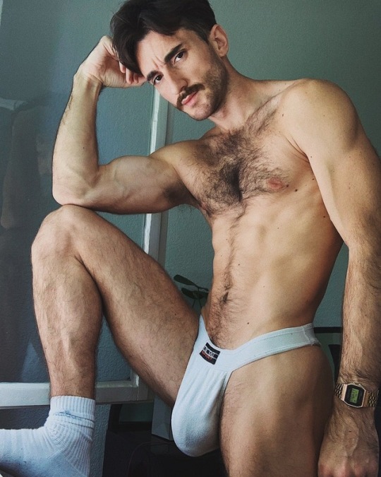 pichasculosandpanochas:  prazersouvictor: // hairy and bulge.  Another day another reblog follow me at: http://pichasculosandpanochas.tumblr.com