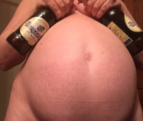 This girl is bellyfullofbeer after a huge bloating with alcohol, not pregnant, just super swollen be