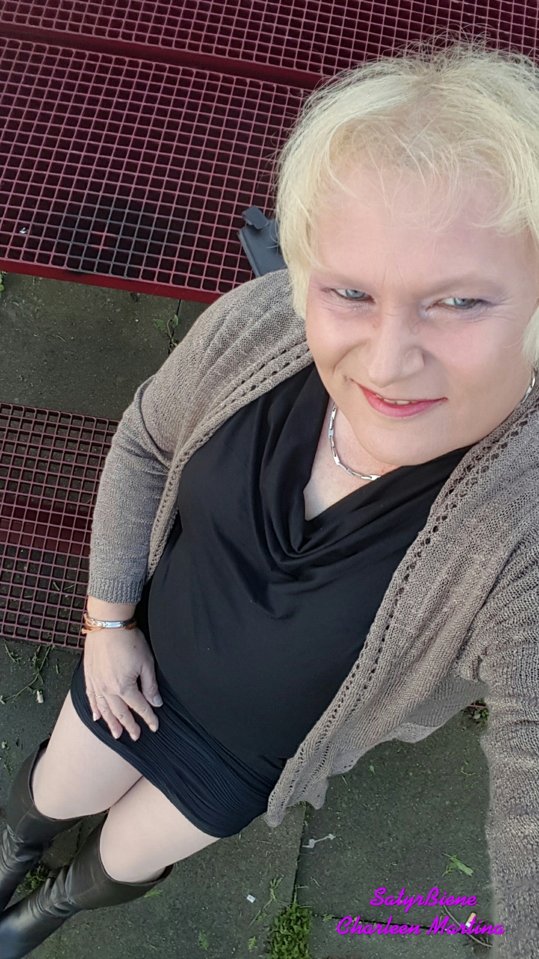 charleen-martina:  Ich war mal wieder auf langer Fahrt und hatte ein paar Selfies