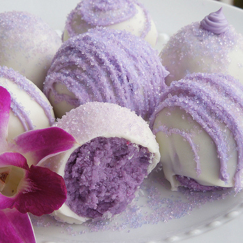 thecakebar:  Beautiful Lavender Cake Balls Tutorial 