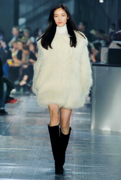 bahliss:  vandercunt-deactivated20181213: Fei Fei Sun @ H&amp;M Fall 2014   SLAAAAAAY