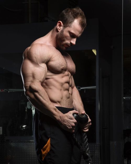 massivemanlymen: Quin Bruce